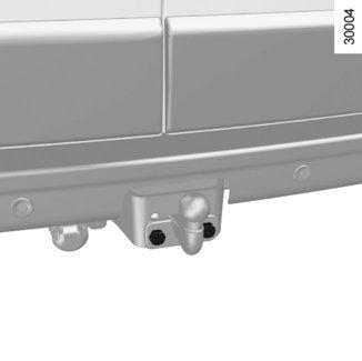 PRZEWOŻENIE ŁADUNKU (2/2) C Napęd na przednie koła pojedyncze C = 1 110 mm. Napęd na tylne koła pojedyncze C = 1 760 mm. Napęd na tylne koła bliźniacze C = 1 753 mm.