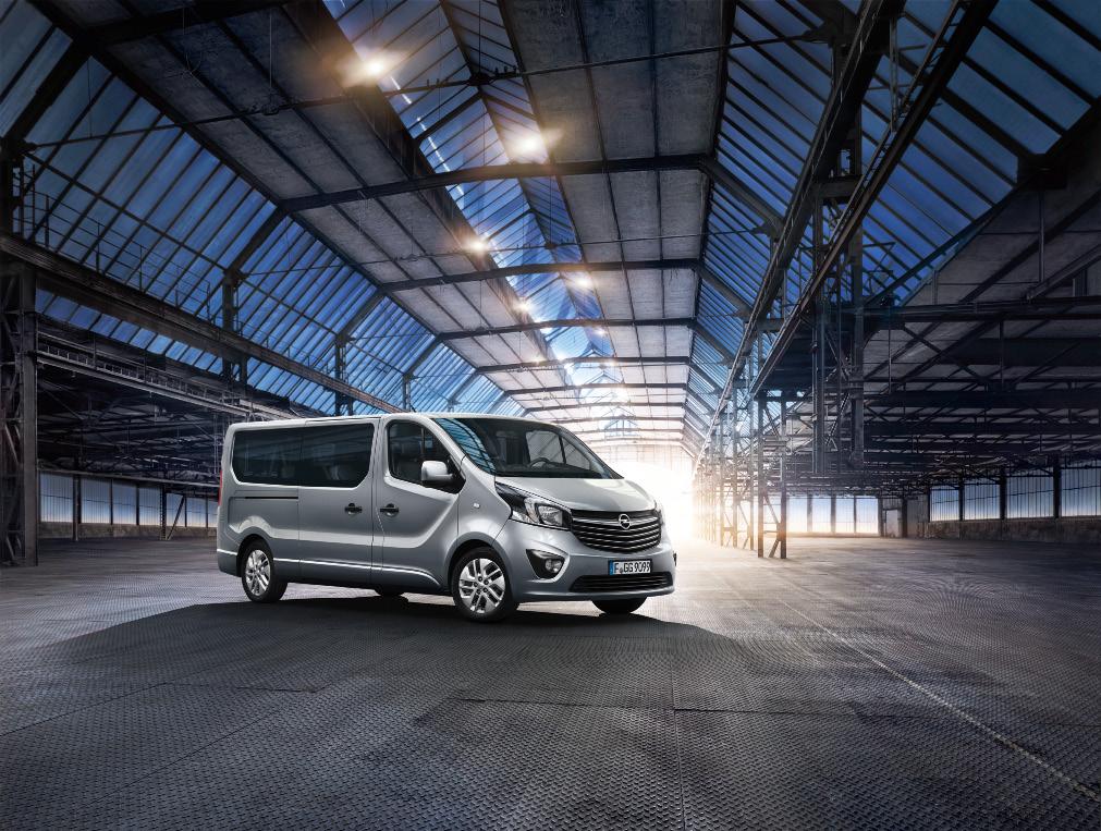 KOMBI EDITION I ELEGANCE. Przestronny i komfortowy Opel Vivaro Kombi Edition i Elegance oferuje nawet 9 miejsc dla pasażerów i kierowcy oraz ich bagażu.
