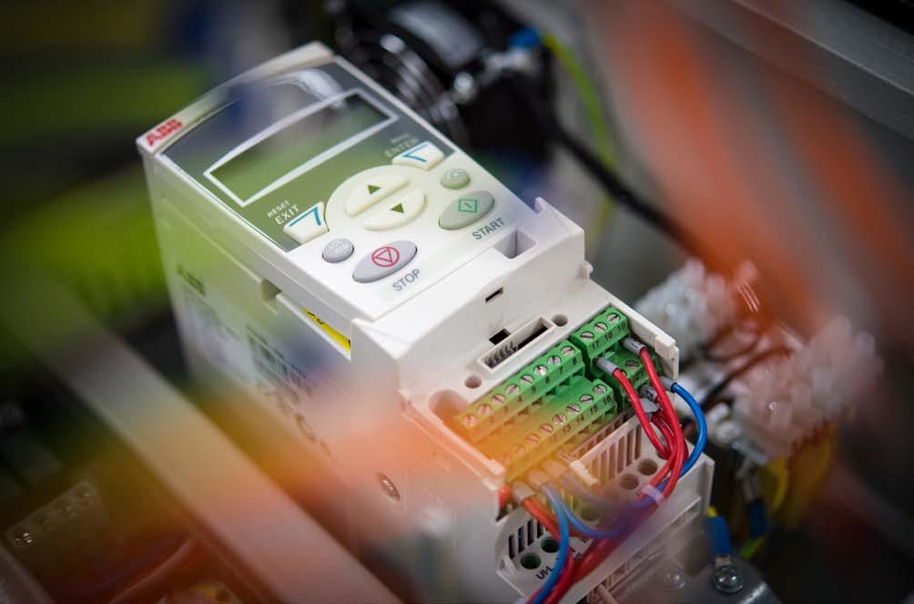 Montaż, rozruch i serwis: Zakres prac obejmuje: instalacje pomiarów i automatyki, systemów sterownikowych i komputerowych, elektryczne i teletechniczne; robotykę przemysłową; autoryzowany serwis