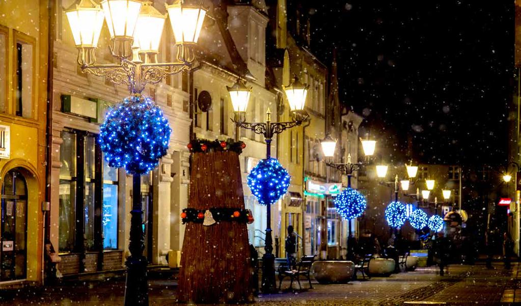 TERRA CHRISTMAS BALL NAKŁADKI NA WISZĄCE KWIETNIKI ŚWIEBODZIN Spraw, by miejskie lampy przybrały stosowną szatę na święta.