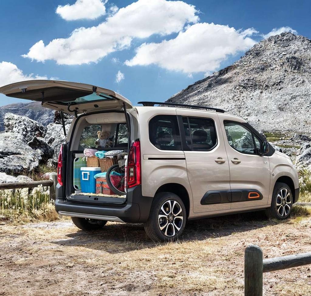 PŁASKA PODŁOGA OPTYMALNA KONFIGURACJA Aby dopasować wnętrze Nowego Citroëna Berlingo do aktualnych potrzeb, tylne