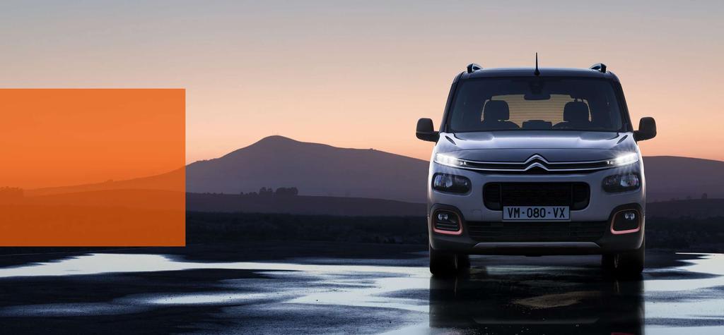 INTELIGENTNE TECHNOLOGIE WIĘKSZA ŁĄCZNOŚĆ ZE ŚWIATEM I BEZPIECZEŃSTWO Idąc z duchem czasu, Nowego Citroëna Berlingo wyposażono w wiele systemów wspomagających prowadzenie i systemy łączności, wśród
