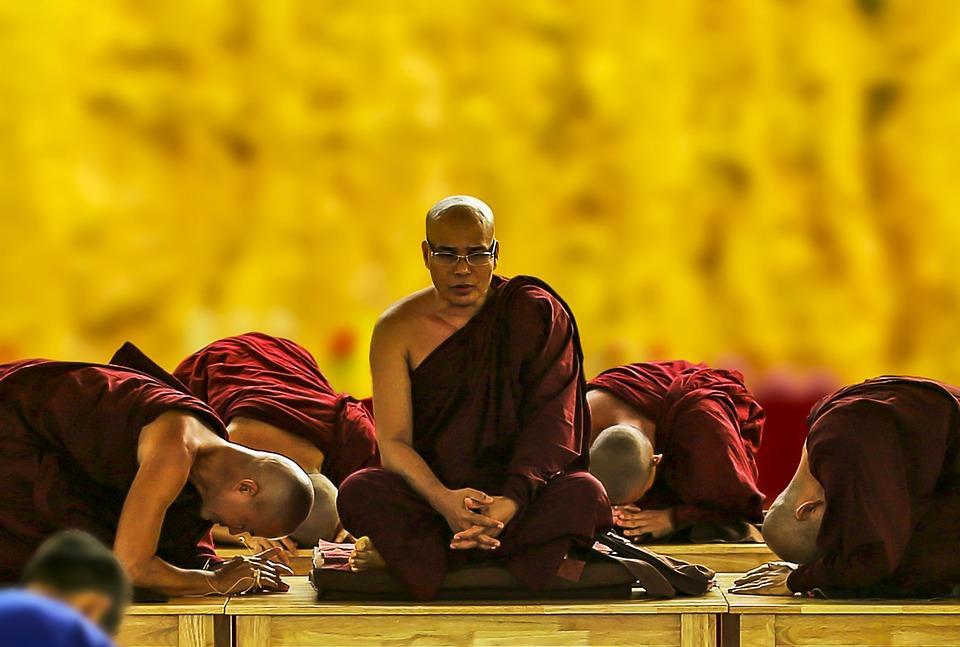 Koncentracja i wytrwałość Oczywiście w ramach dojrzałości szkolnej nie chodzi o to, żeby dziecko miało cierpliwość buddyjskich mnichów tworzących godzinami mandale z piasku