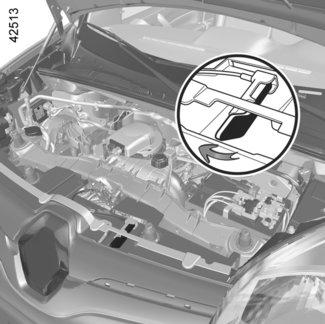 POKRYWA KOMORY SILNIKA (1/2) 1 2 W celu otwarcia, pociągnąć za dźwignię 1. W trakcie wykonywania napraw w pobliżu silnika należy pamiętać, że może być rozgrzany.