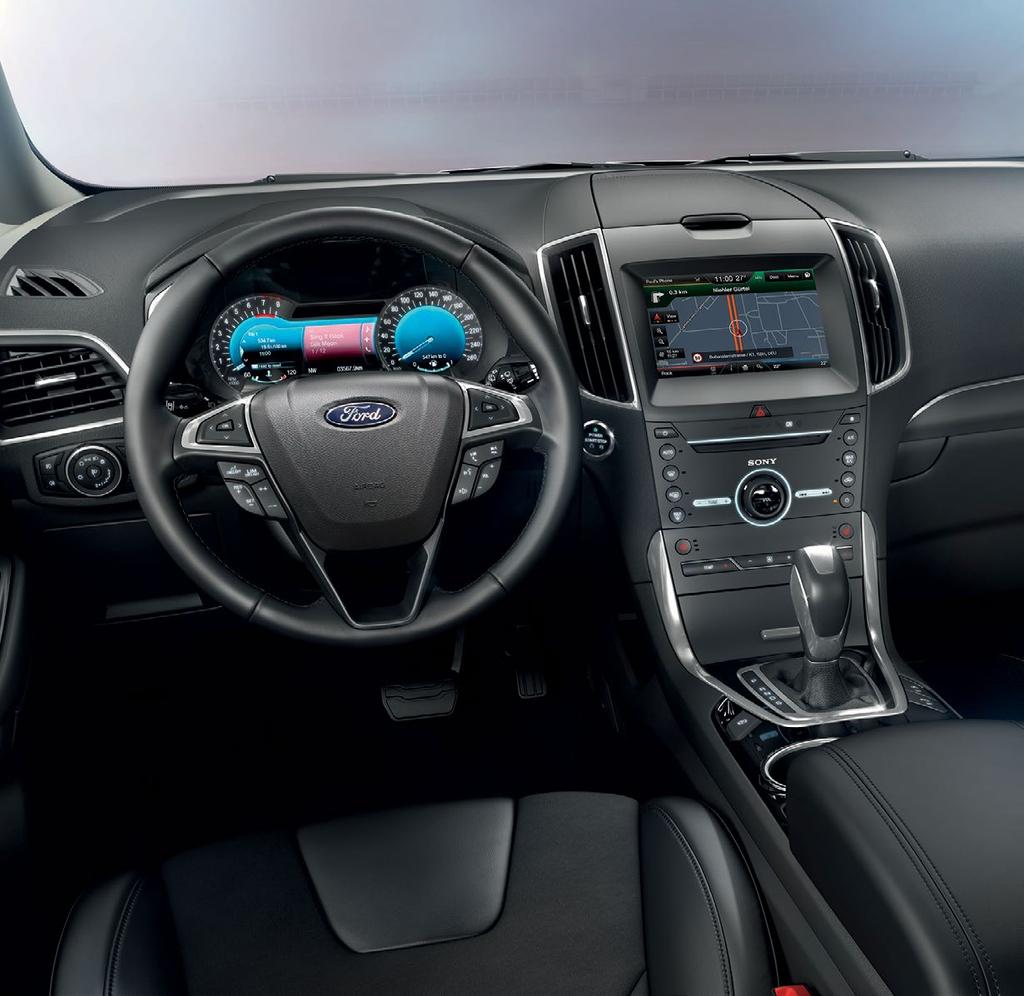 Ford SYNC 2 System ze sterowaniem głosowym, umożliwiający wybór muzyki, sterowanie nawigacją i temperaturą w samochodzie, nawiązywanie i odbieranie połączeń telefonicznych oraz wybieranie abonentów z