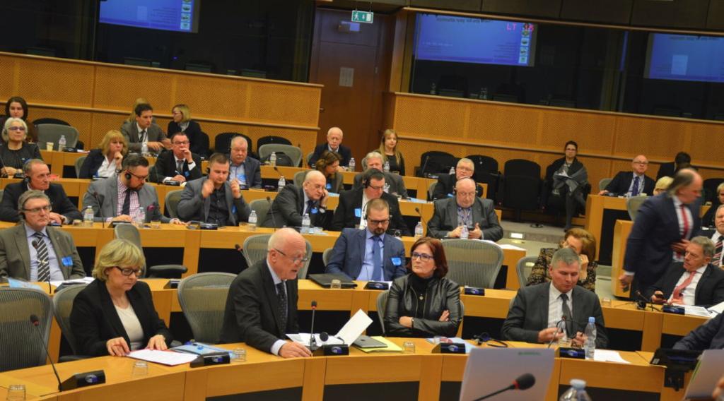 Rafał Jankowski: nie wolno stosować odpowiedzialności zbiorowej W konferencji wziął też udział Rafał Jankowski, szef policyjnych związków zawodowych.