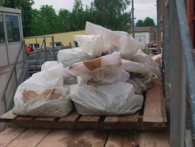 Zastosowanie mieszanek mineralno-asfaltowych... 127 Zdonie z WT 2 2010 temperatura produkcji MMA z asfaltem 35/50 powinna wynosić 155-195 C.