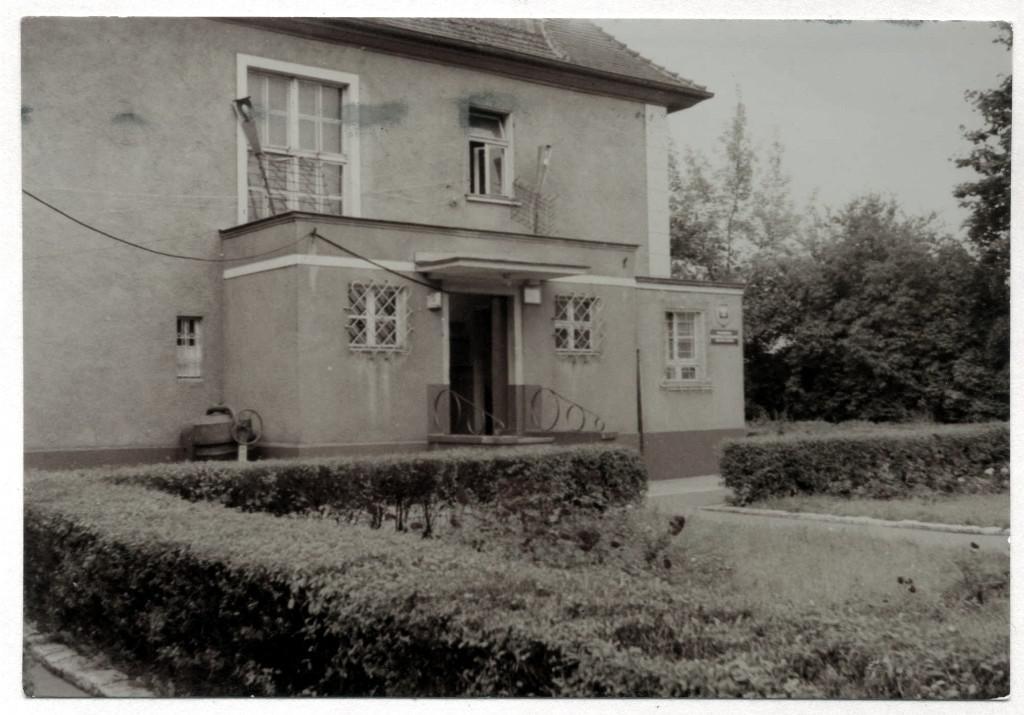 W sierpniu 1969 roku dotychczasową siedzibę Powiatowego Sztabu Wojskowego przeniesiono z al. Niepodległości 32 na ul. Urszuli 3 (obecnie po zmianie numerów na ulicy 8).