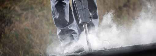 Szeroka gama narzędzi umożliwia wykorzystanie młotów spalinowych do różnorodnych prac, takich jak: skuwanie betonu i asfaltu, kopanie w zmarzniętym gruncie, rozłupywanie dużych głazów, zagęszczanie