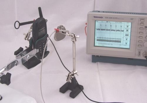 Implanty kardiologiczne w polu elektromagnetycznym środowiska pracy symuluje pracę układu stymulującego pracę serca.