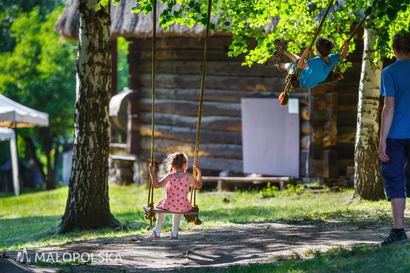 powiatu nowotarskiego 103 przedszkola 8 żłobków 27 gm.