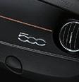 Skonfiguruj GO NA SWÓJ SPOSÓB 500-500C KOLORY KAROSERII Wersja dwukolorowa Brunello Bordowy Opera Fiat 500 Collezione nie przemknie niezauważony: szeroki wybór kolorów i dodatków sprawią, że zarówno