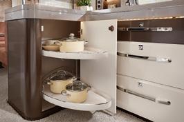 (zależnie od modelu) REGAŁ NA PRZYPRAWY Zależnie od modelu wiszące szafki kuchenne posiadają praktyczne regały na