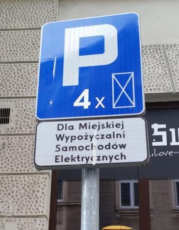 W ramach postępowania wpłynęło 5 wniosków, negocjacje prowadzono z wszystkimi podmiotami. W efekcie 3 firmy złożyły oferty, w tym dwie bez jakiegokolwiek wsparcia finansowego ze strony Miasta.