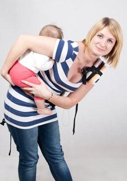 4 Włóż dziecko na plecy: Place your baby on your back: There are a number of ways to get baby positioned on your back.