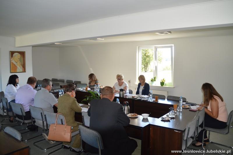 Posiedzenie stałych komisji Rady Gminy Leśniowice W dniu 30 sierpnia 2016 r. w Urzędzie Gminy Leśniowice odbyło się posiedzenie stałych komisji Rady Gminy Leśniowice.