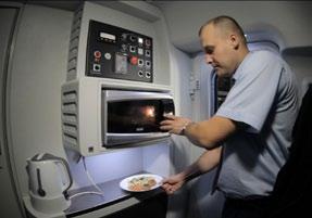 Podstawowe dane techniczne lokomotywy 111Ed Silnik trakcyjny Moc lokomotywy Prędkość Siła pociągowa przy rozruchu Maksymalny nacisk na oś Napęd elektryczny System zabezpieczenia pociągu System