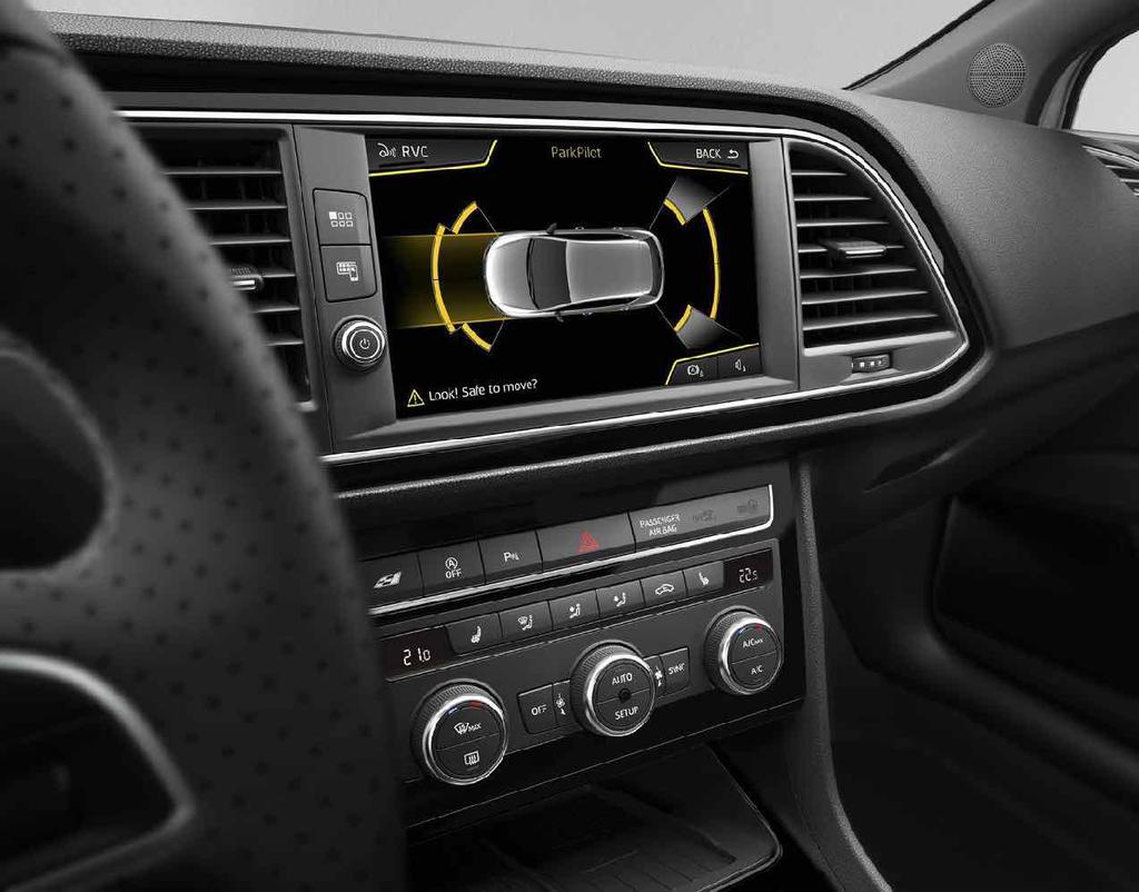 Sound System: 9 głośników i subwoofer Black Matt Line Lusterka boczne, napis, obramowanie osłony chłodnicy i 19 calowe aluminiowe felgi lakierowane w kolorze matowej czerni Tylne spojlery boczne i