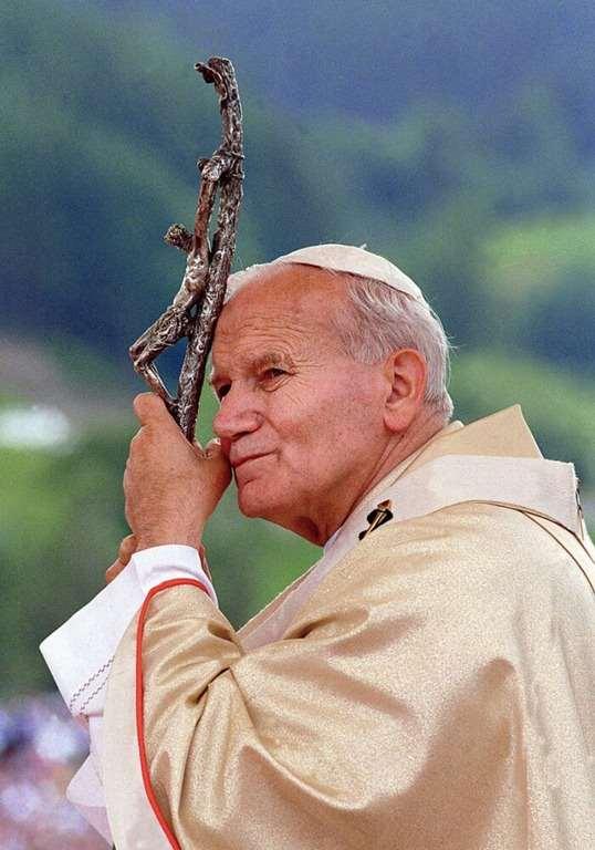 ŚWIATOWE DNI MŁODZIEŻY Pomysłodawcą i pierwszym gospodarzem Światowych Dni Młodzieży był święty Jan Paweł II, który zgromadził młodych w Rzymie (1994, 1985, 2000), Buenos Aires (1987), Santiago de