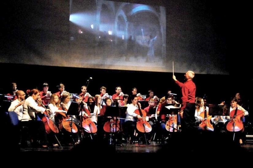 5 8. Młodzieżowa Orkiestra Kameralna TUTTA FORZA z Budapesztu /Węgry/ Orkiestra Tutta Forza została założona w 2005 roku przez uczniów Bako Rolland (trąbka) i Krisztina David (wiolonczela) w szkole