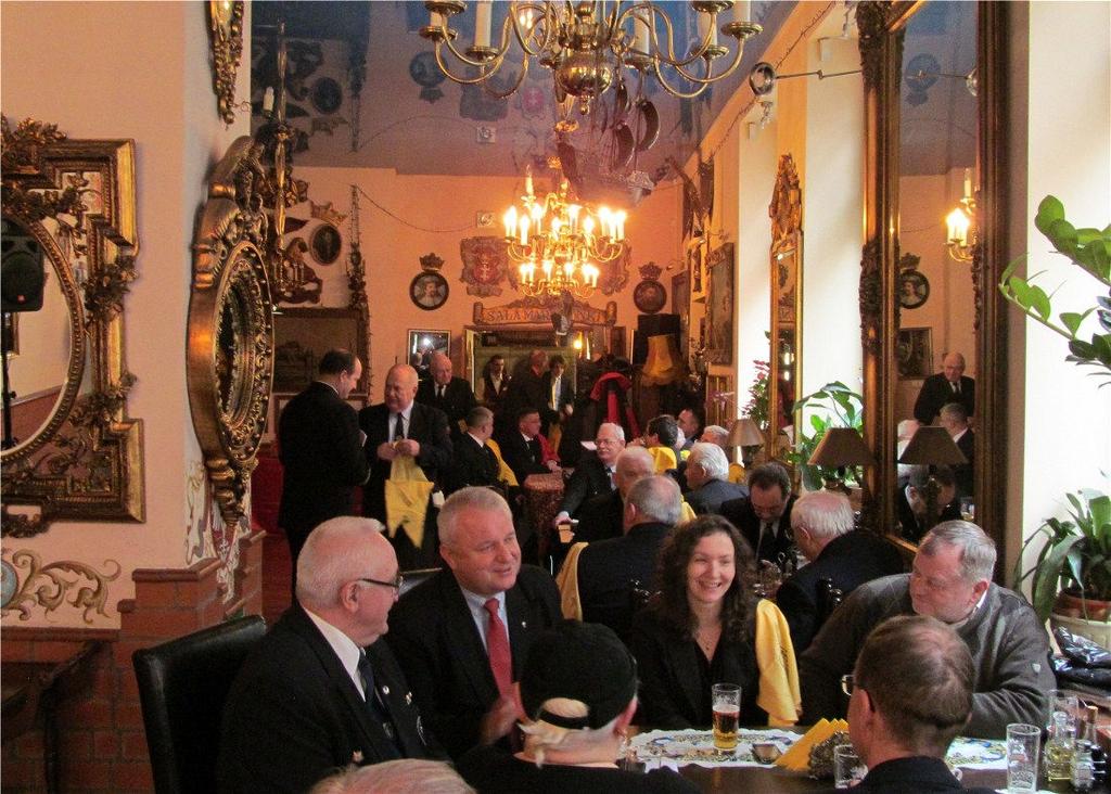 W tym samym dniu w eleganckiej restauracji Gdańska odbyło się doroczne spotkanie Bractwa Kapehornowców.