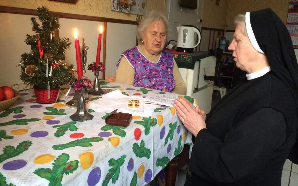 W parafii pw. Świętego Bartłomieja Apostoła w Głogówku Pana Jezusa zanosi chorym także siostra Wincencja Krajczyk, zakrystianka.