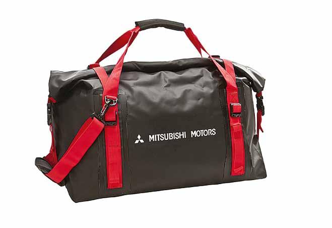 Kolekcja Mitsubishi Zobacz także naszą stronę: www.mitsubishi-collection.com Okulary przeciwsłoneczne Ralliart Krawat Torba sportowa, wodoodporna Modelik ASX Skala 1:43 W kolorze czarnym lub szarym.