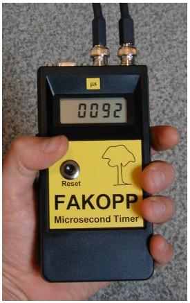 Szybka instrukcja FAKOPP 1. Podłączyć przetworniki do obudowy timera. 2. Włączyć timer. Przed każdym uderzeniem nacisnąć przycisk zerowania "Reset".