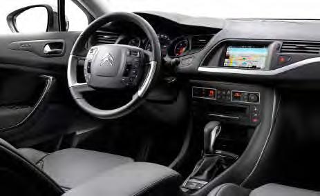 WYGODNA KABINA WYRAFINOWANIE I ERGONOMIA W kabinie CITROËNA C5 TOURER panuje wyjątkowo komfortowa atmosfera. Wnętrze zostało zaprojektowane tak, aby zagwarantować wygodną i przyjemną jazdę.