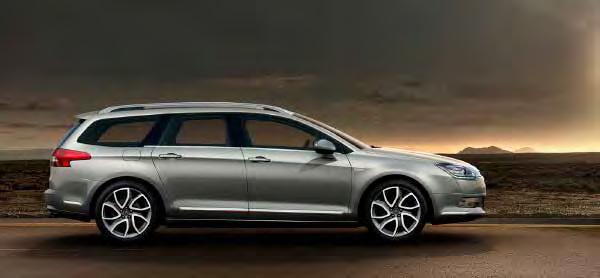 CITROËN C5 TOURER PRZYJEMNOŚĆ PODRÓŻOWANIA Marka CITROËN wyposażyła model kombi w rozwiązania gwarantujące świetne właściwości jezdne.