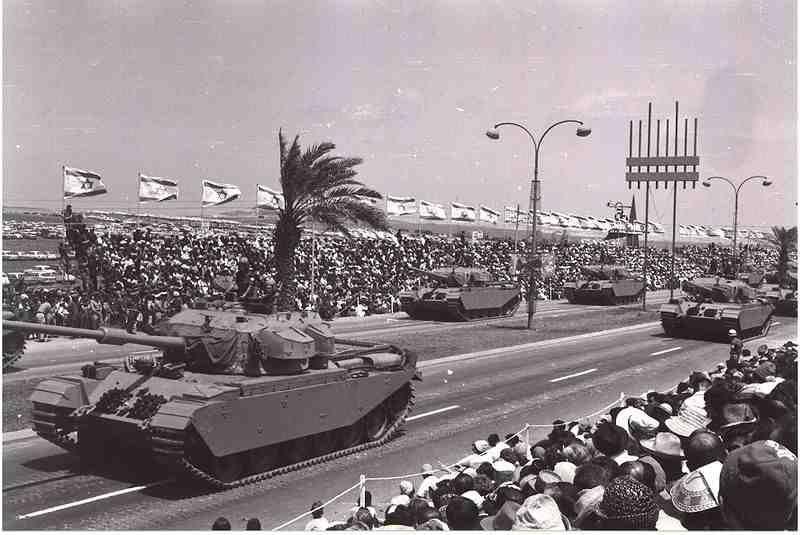 Wersje używane w IDF Jak już wspomniałem, w wyniku sytuacji politycznej, jaka wytworzyła się po wojnie Sueskiej 1956 roku, Wielka Brytania zgodziła się na sprzedaż sprzętu wojskowego do Izraela.