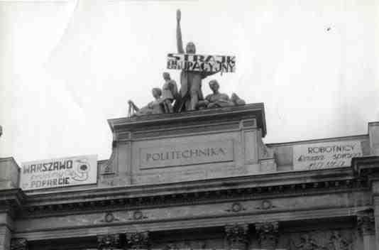 W reakcji na wystąpienie Gomułki ogłoszono na Politechnice Warszawskiej rozpoczęcie następnego dnia o godzinie 8.00, 48-godzinnego strajku protestacyjnego.