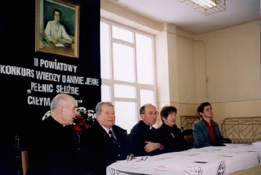 Galeria zdjęć Konkursu Wiedzy o Annie Jenke "Pełnić służbę całym życiem" Konkurs Wiedzy o Annie Jenke "Pełnić służbę całym życiem" Komisja w składzie (od lewej): Ks.