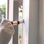 Jak odnowić i pomalować stare, drewniane okna?