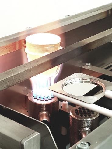 fali WDXRF wraz ze stapiarką Analizator laserowy do