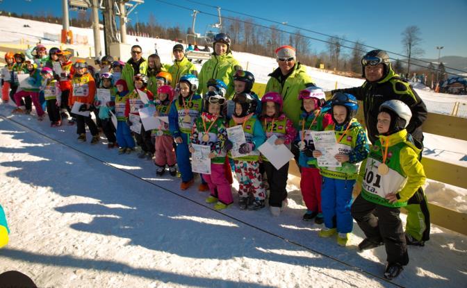 Poziom czwarty - grupa ZIELONA narciarze oraz snowboardziści stawiający pierwsze kroki na śniegu.