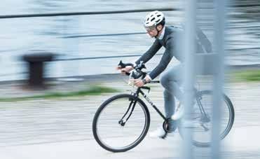 W Uvex rozumiemy wyzwania stojące przed rowerzystami na ulicach miast. Naszą misją jest wspierać i chronić ich w codziennych podróżach.