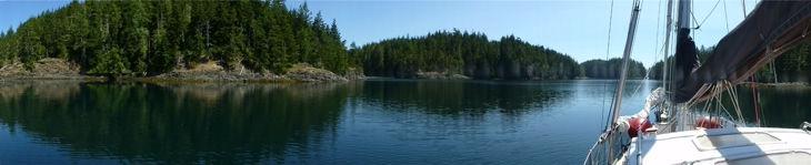 2015.07 "Varsovią" na północ od Vancouver, Broughton Island W tym sezonie letnim zatęskniłem do żeglugi po wodach rejonu Vancouver, ponieważ dwa ostatnie lata żeglowałem w lodowych rejonach.