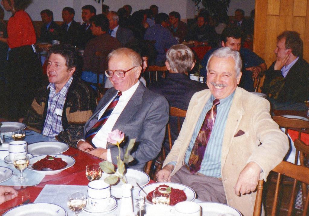 198 kiego forum, organizując niniejsze seminarium. Chcemy, aby jednocześnie stanowiło ono zapoczątkowanie cyklu podobnych spotkań w kolejnych latach. Fot. 3.