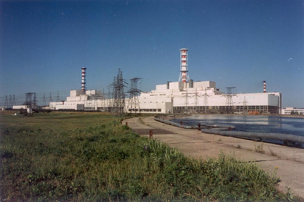 Widok z zewnątrz reaktorów
