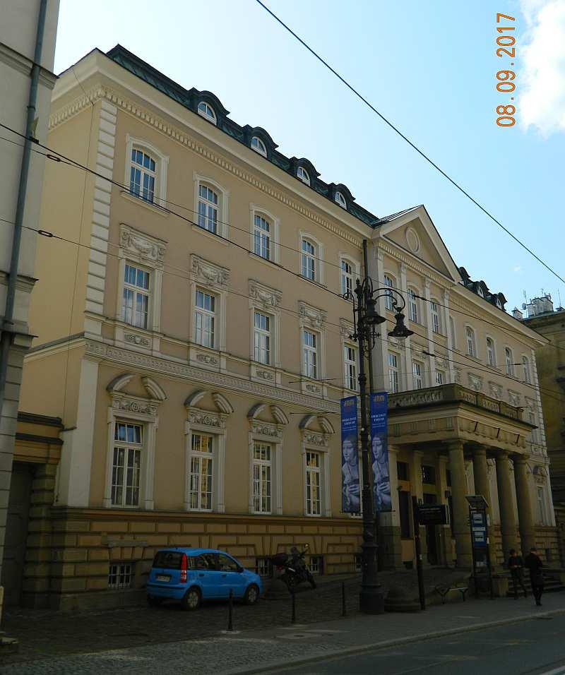 Pałac powstał w latach 1874-75, a jego