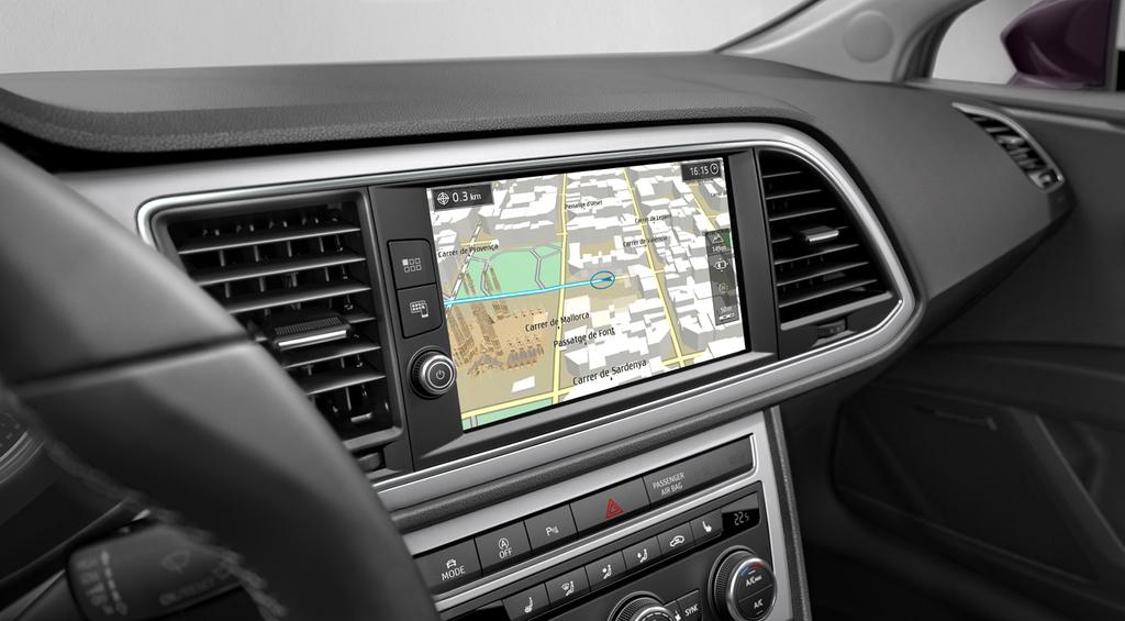 calowy wyświetlacz na tablicy przyrządów Navi System Plus: 1 Nawigacja satelitarna z mapami Europy 8calowy kolorowy ekran dotykowy o wysokiej rozdzielczości Funkcja dynamicznej
