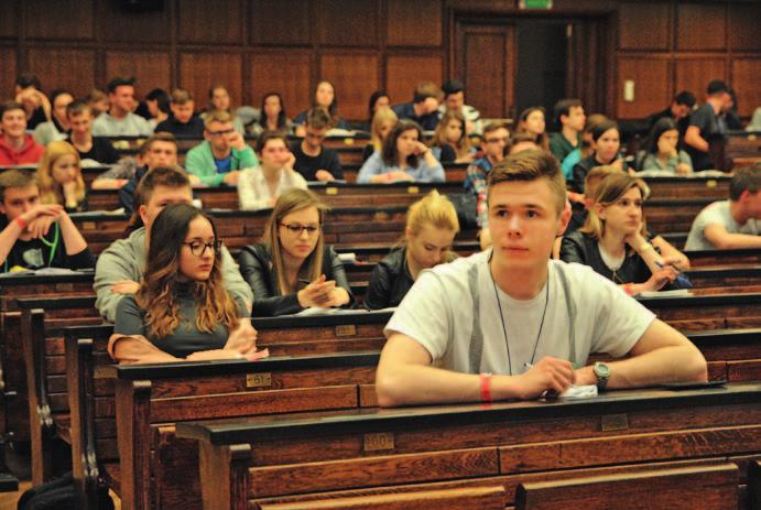 O nas Instytut Stosunków Międzynarodowych powstał w 1976 roku i jest częścią Wydziału Nauk Politycznych i Studiów Międzynarodowych Uniwersytetu Warszawskiego.
