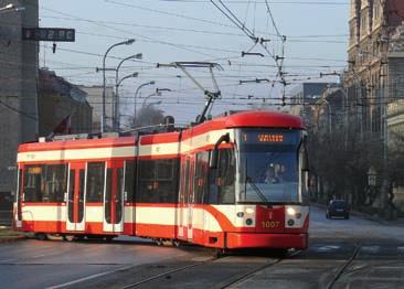 cji Škody. Realizowany jest zresztą o wiele szerszy program Tramwaj Plus, który poza zakupem taboru zakłada także: budowę trzech nowych odcinków torowisk tramwajowych o łącznej długości ok.