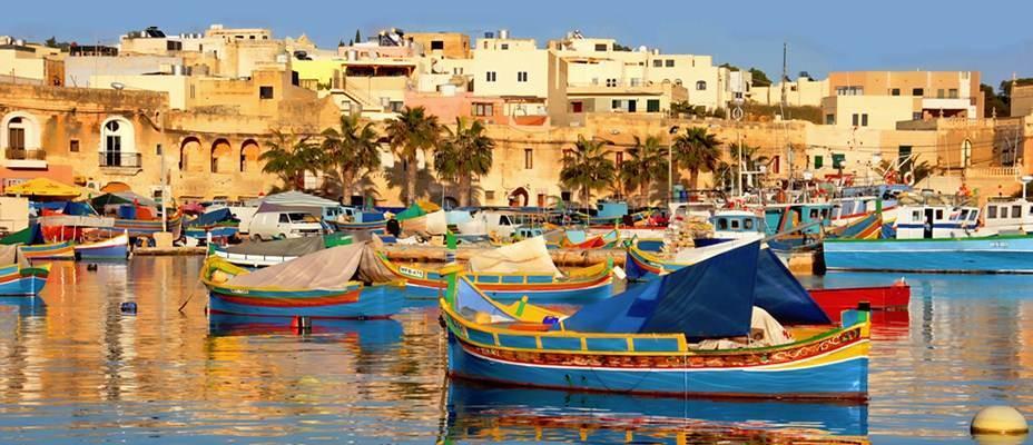 DLACZEGO MALTA? Archipelag maltański składający się z trzech wysp Malta, Gozo i Comino leży na Morzu Śródziemnym między Sycylią a Tunezją.
