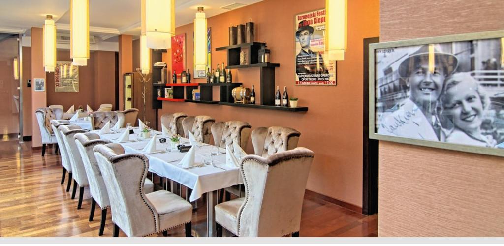 Szanowni Państwo Witamy w restauracji Jan Kiepura Hotelu Czarny Potok Resort SPA & Conference****, wybraną jedną z najlepszych restauracji według prestiżowego VIII konkursu kulinarnego Wine & Food