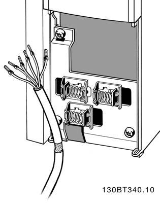 5 Instalacja elektryczna Przetwornica częstotliwości VLT AQUA 5.1.23 Zaciski sterowania Oznaczenia na rysunku: 1. 10-biegunowa wtyczka wejść/wyjść cyfrowych. 2. 3-biegunowa wtyczka magistrali RS-485.