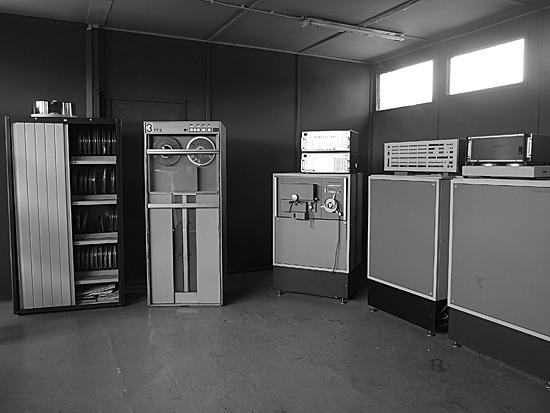 Generacje komputerów Komputer Odra 0 oparte o przekaźniki i elementy mechaniczne (np.