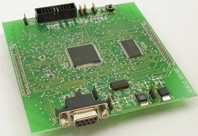 częstotliwość taktowania mikrokontrolera: 60 MHz, Zakres częstotliwości rezonansowych kwarcu: 1 30 MHz, Napięcie zasilania modułu: 5 7 V/ ok.