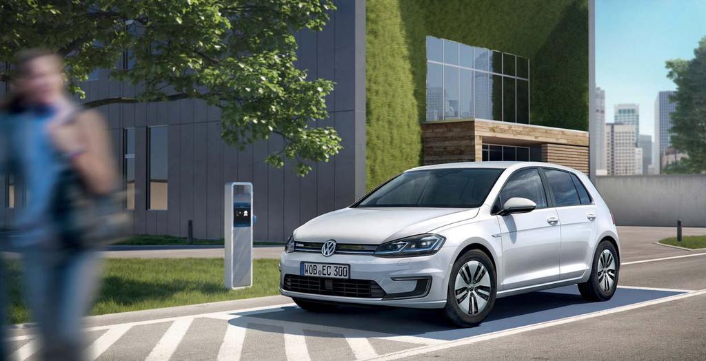 nowy golf vii Dojedź dwa razy dalej: Nowy e-golf 4 Również w zeszłym roku w listopadzie Volkswagen zaprezentował nową wersję e-golfa na Targach Motoryzacyjnych w Los Angeles.